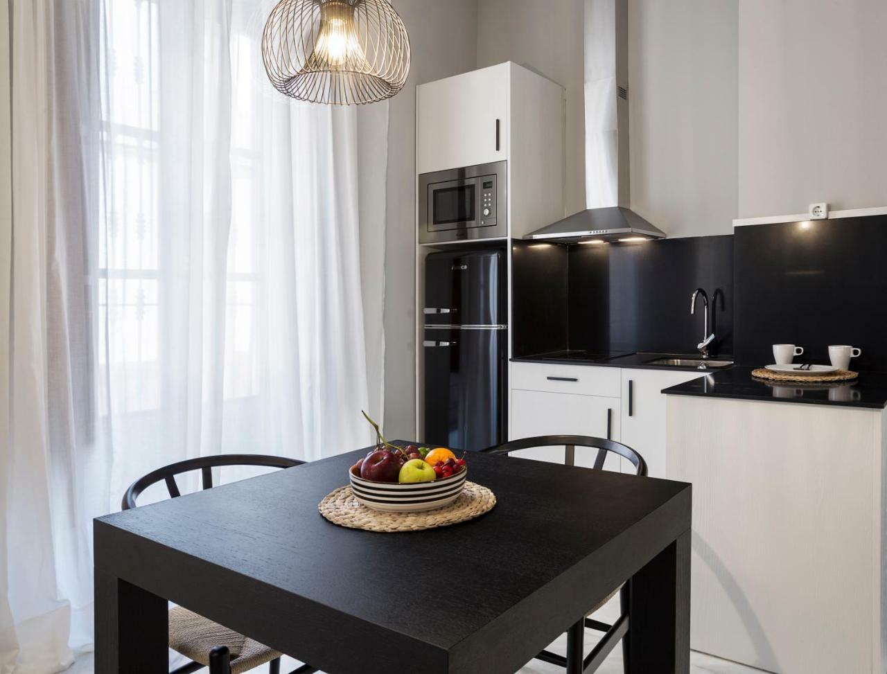 Apartamentos One Shot Conde De Torrejon Севілья Екстер'єр фото