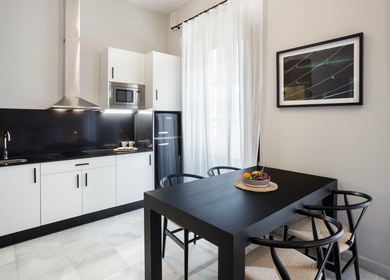 Apartamentos One Shot Conde De Torrejon Севілья Екстер'єр фото