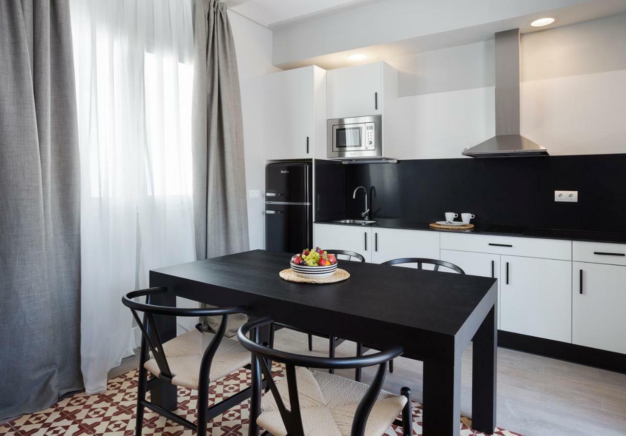 Apartamentos One Shot Conde De Torrejon Севілья Екстер'єр фото